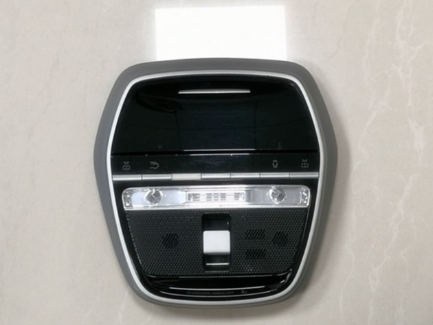 汽車(chē)中控臺(tái)正面