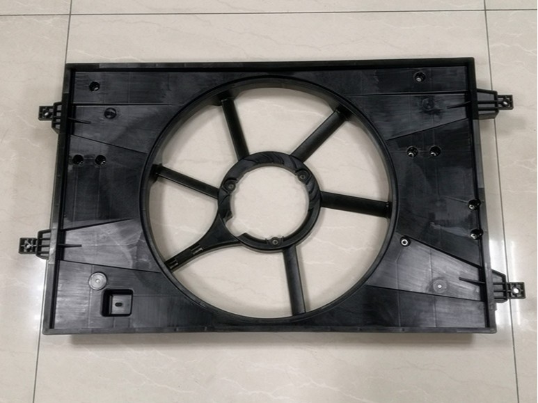 汽車發(fā)動機(jī)風(fēng)罩